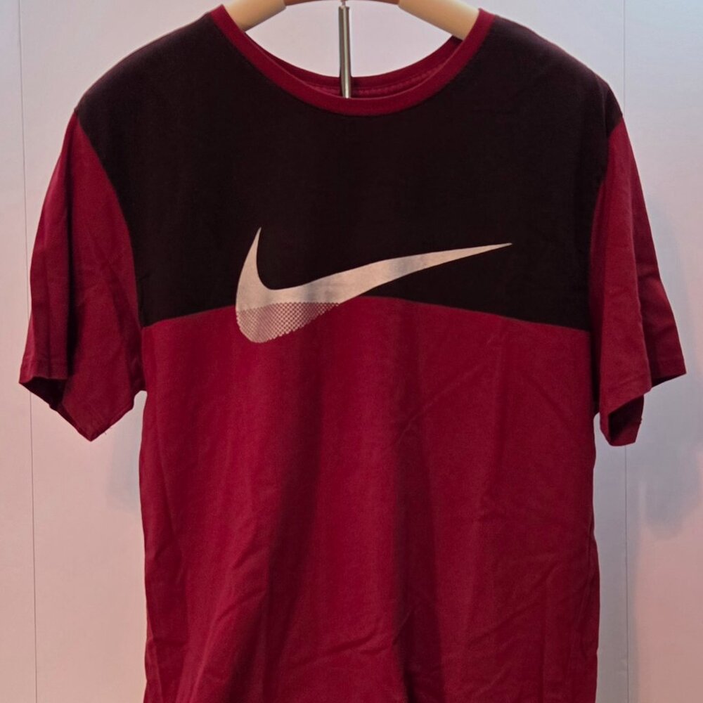 Nike Men’s “The Nike Tee” Athletic Cut T-Shirt, Large, Maroon & Black, Worn Once